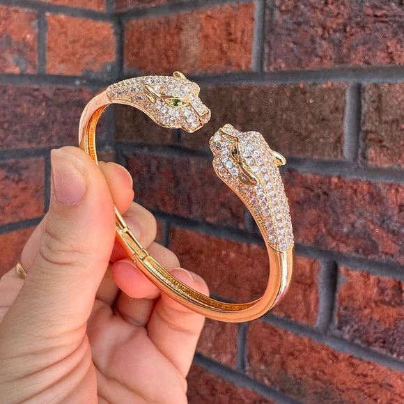 Panthere Crystal Head Encrusted Bangle Bracelet - Picture 3 of 17